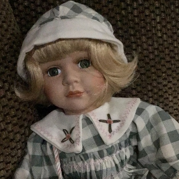 Collector Doll by DanDee - Picture 2 of 3